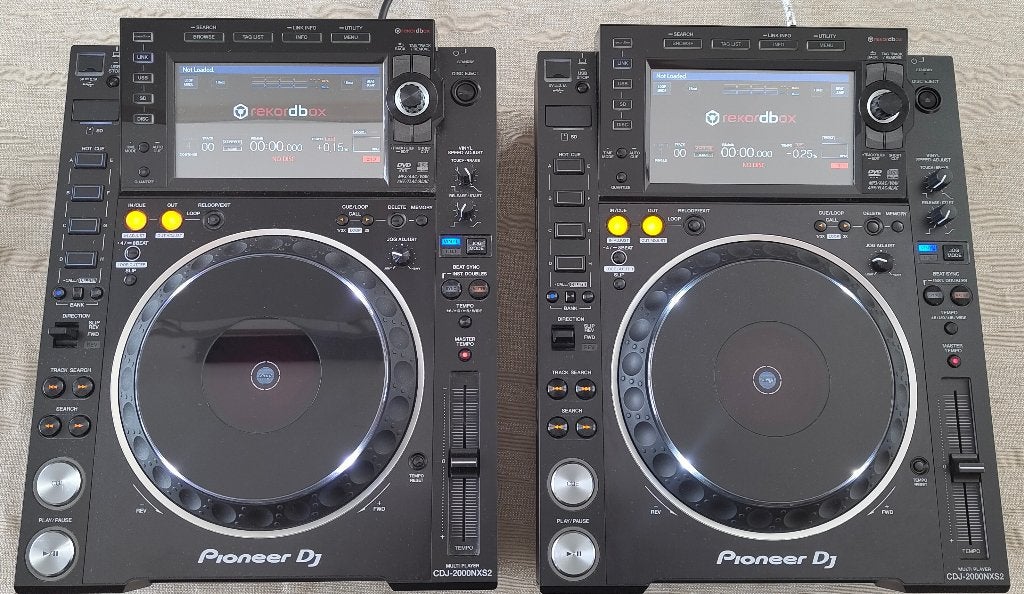 2x Pioneer CDJ2000NXS2 in nieuwstaat, Muziek en Instrumenten, Dj-sets en Draaitafels, Ophalen, Zo goed als nieuw, Draaitafel, Pioneer