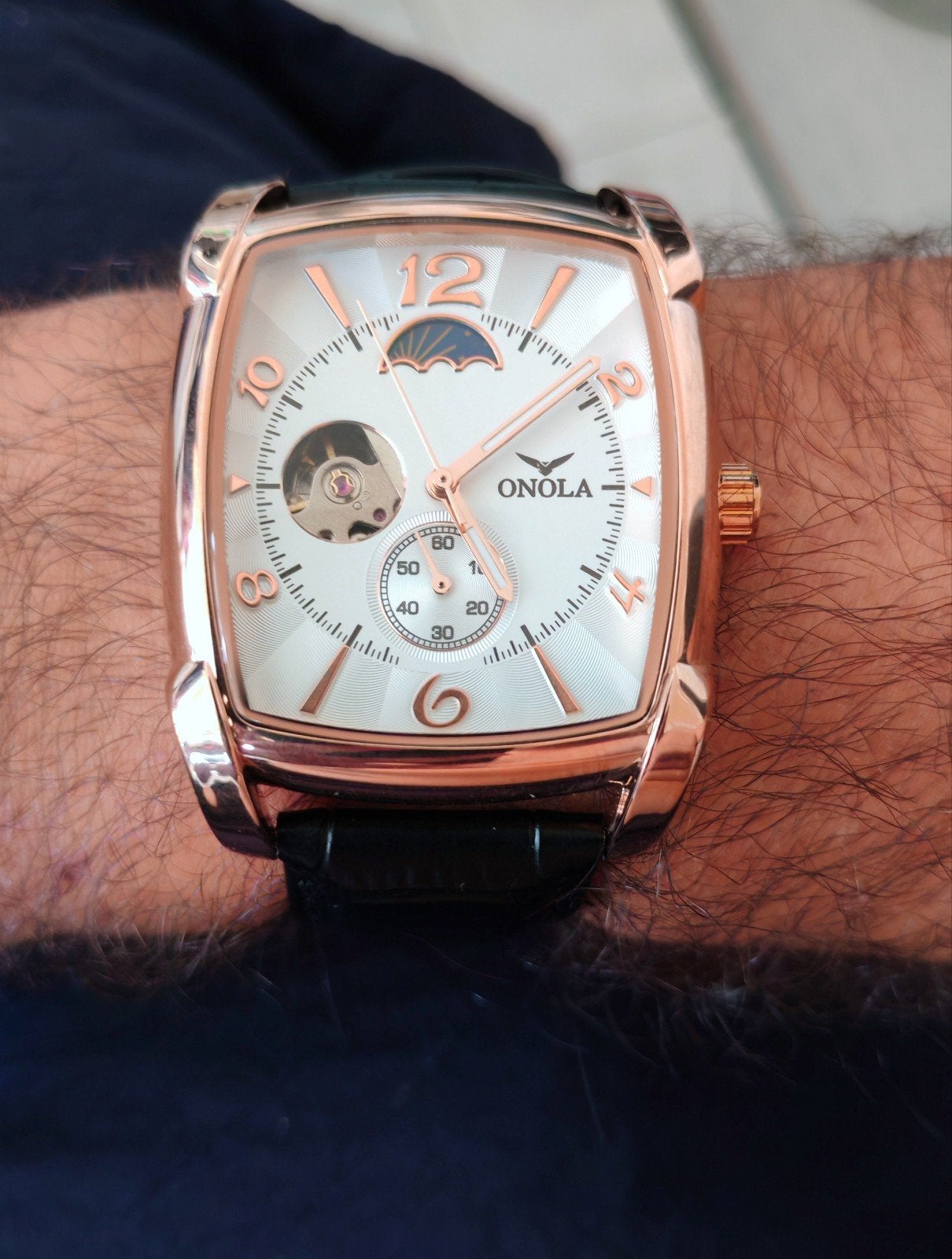 Montre ONOLA homme – Rose gold, cuir noir, design luxe, Enlèvement ou Envoi