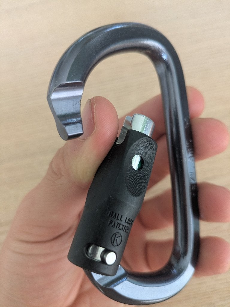 Carabiner Petzl Am'D ball lock safbinder, Sport en Fitness, Ophalen of Verzenden, Zo goed als nieuw, Klimsport-accessoire