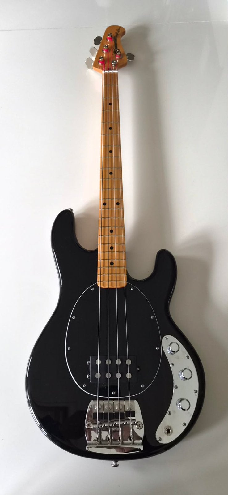 Musicman Stingray Retro70s Zeer lichte basgitaar, Muziek en Instrumenten, Snaarinstrumenten | Gitaren | Bas, Ophalen of Verzenden