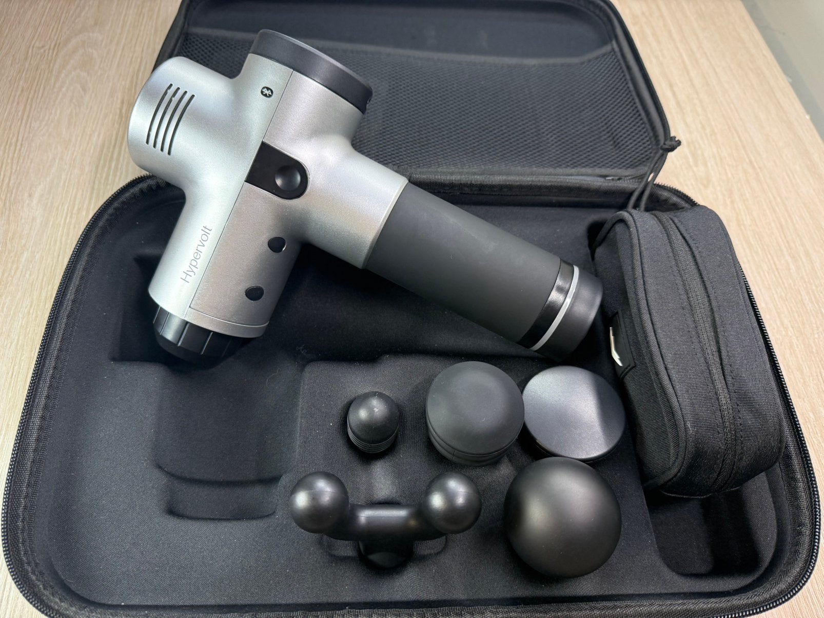 Hyperice Hypervolt BT Massage Gun + Case, Sport en Fitness, Ophalen, Zo goed als nieuw