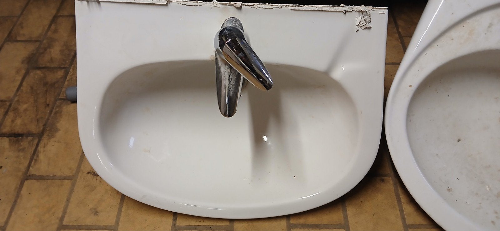 Vintage lavabo's met kraan, Bricolage & Construction, Enlèvement, Robinet