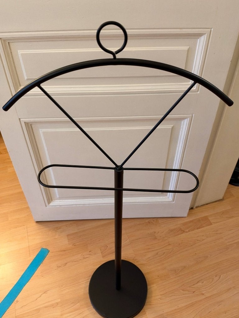 HAKU valet stand black metal / Valet de chambre noir, Enlèvement, Utilisé, 100 à 150 cm, Métal