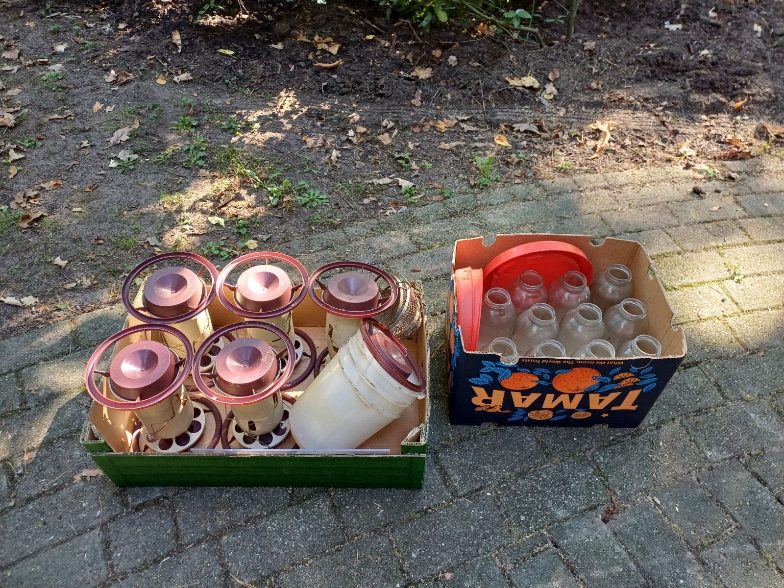 Voederflessen zaad vogels, 12 stuks en drie drinkreservoirs., Dieren en Toebehoren, Ophalen