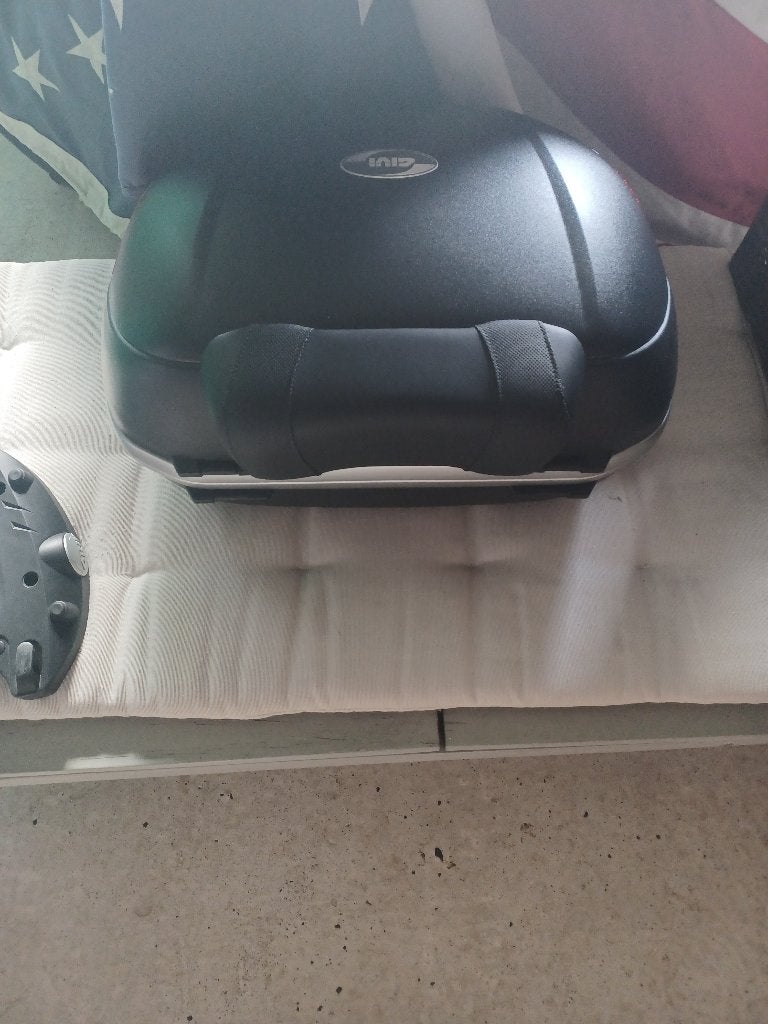 Topkoffer Givi, Motoren, Ophalen