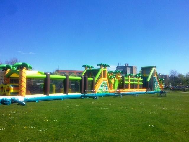 springkasteel hindernisbaan 46 m te koop, Ophalen, Zo goed als nieuw