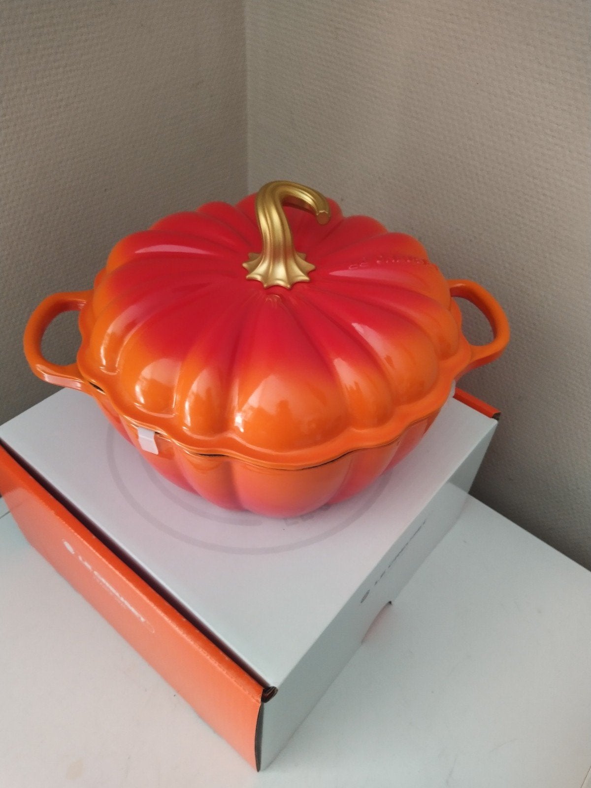 Le Creuset Signature Stoofpan "Pompoen" in Geëmailleerd, Huis en Inrichting, Ophalen, Nieuw, Gietijzer, Le Creuset