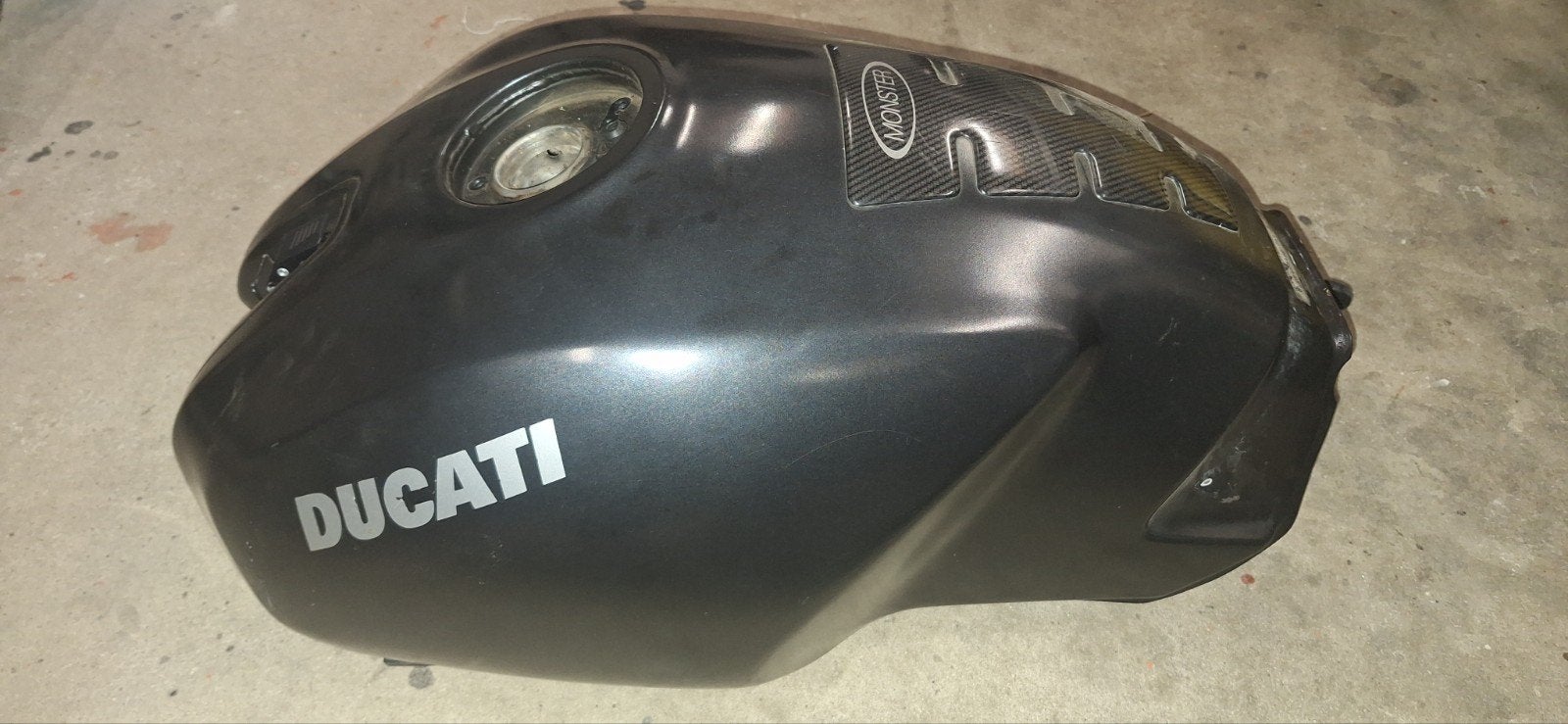 Réservoir Ducati Monster 600 750 900 avec carburateurs, Enlèvement ou Envoi
