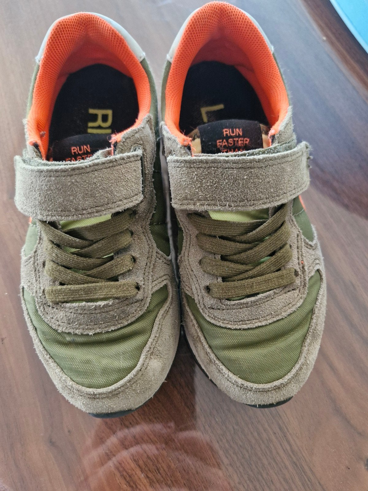 Sneakers groen met oranje jongens maat 30, Sport en Fitness, Hockey, Ophalen