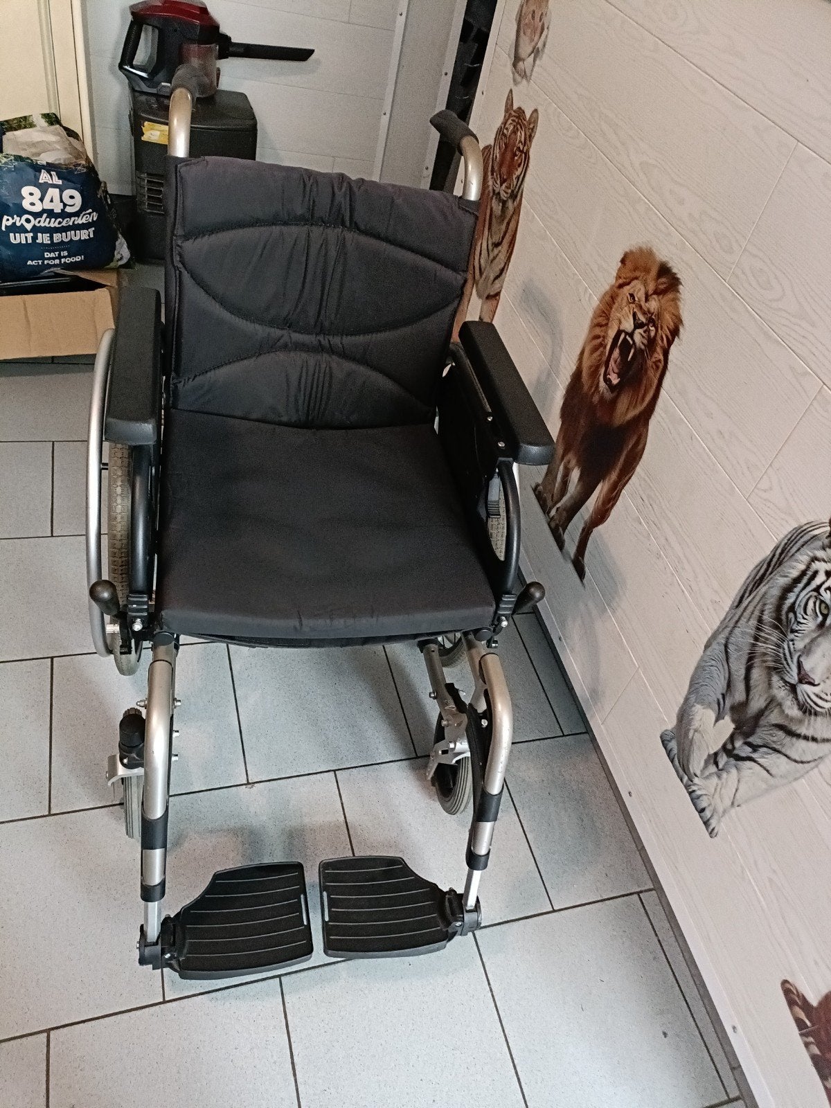 Chaise roulante pliable et démontable VERMEIREN V300 43cm, Enlèvement