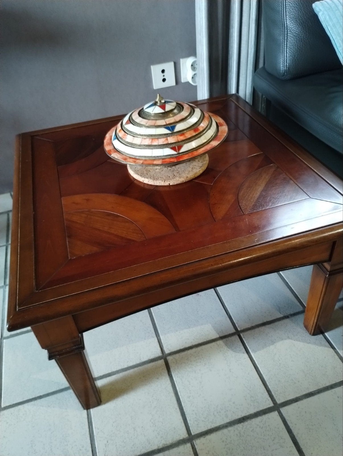 Vierkant salontafel in kerselaar/notenhout, Ophalen, Vierkant