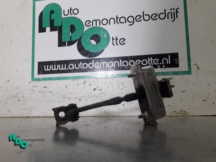 Butée 4portes avant droite d'un Opel Corsa (Corsa D 07-), -, Opel, 3 mois de garantie, Utilisé