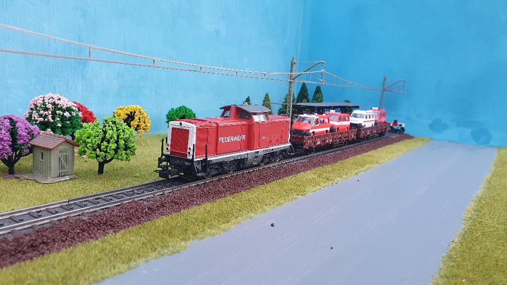 Märklin H0 digital 3 rails + 2 wagons + 4 ambulances, Enlèvement ou Envoi, Courant alternatif, Comme neuf, Locomotive