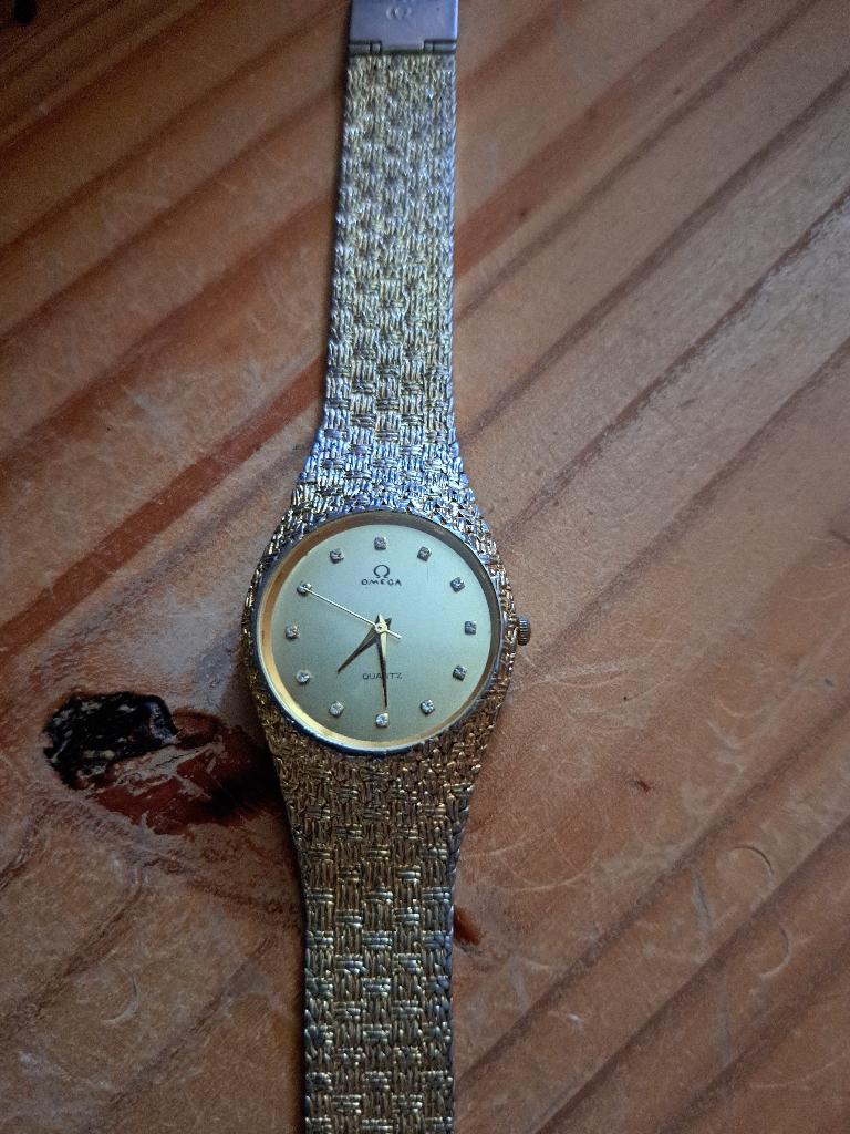 montre-bracelet, Montre-bracelet, Enlèvement, Utilisé, Autres matériaux