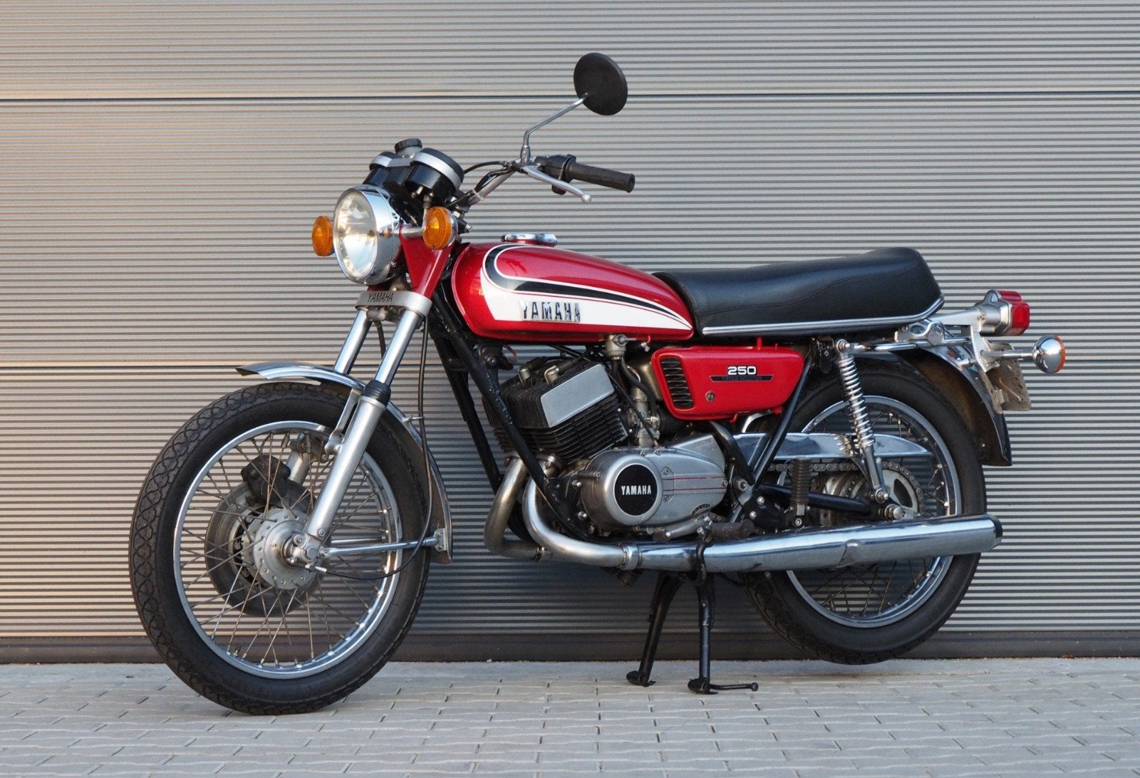 Un classique ! - 1974 - Yamaha RD250 - Kilométrage 7382 km -, Motos