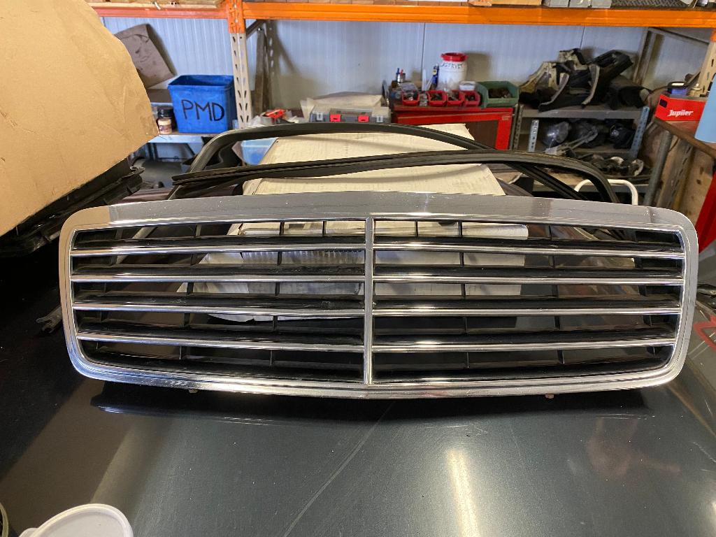 Grill  Mercedes-Benz  CLK  klasse 1997 tot 2002 Refurbished, Ophalen, Gereviseerd, Mercedes-Benz, Motorkap