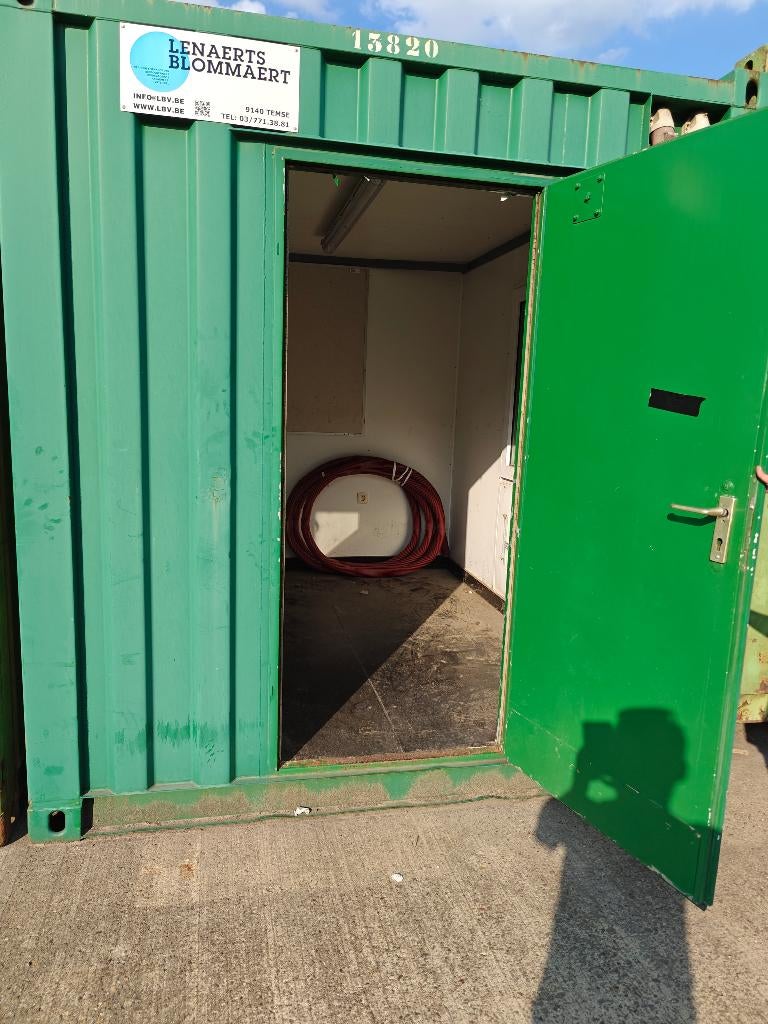 Werfkeet, container met bureau en opslag., Ophalen