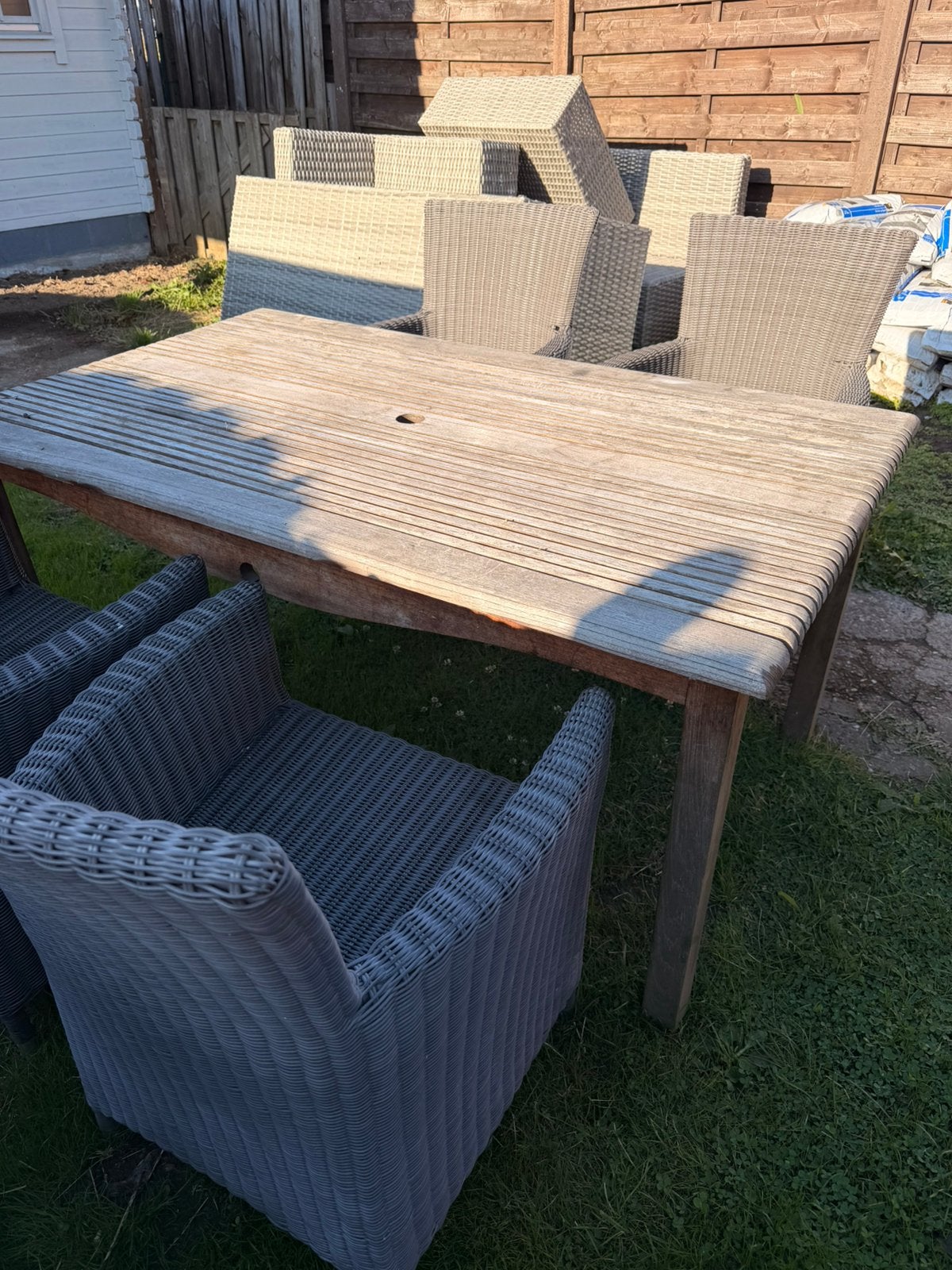 Buiten tafel met 4 stoelen, Ophalen, Gebruikt
