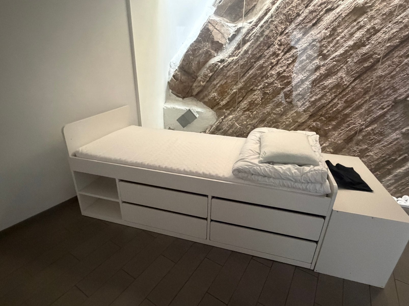 Lit Ikea Slakt avec matelas et armoire de pied de lit, Enfants & Bébés, Enlèvement, Comme neuf, Matelas