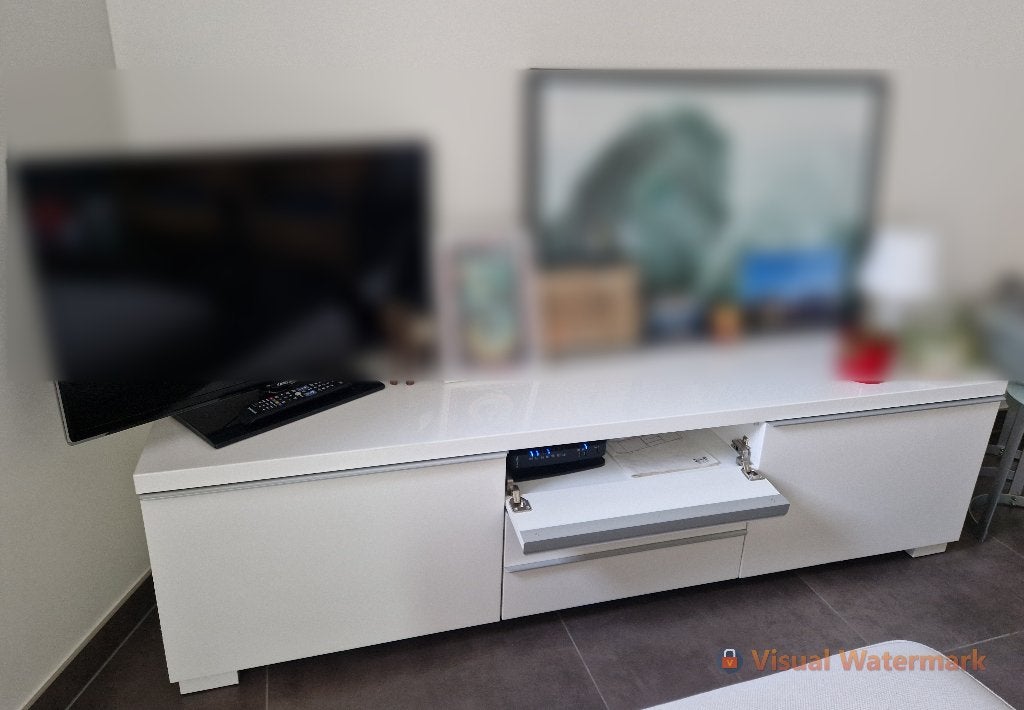 Tijdloos televisiemeubel op wieltjes, Ophalen, Overige materialen, 150 tot 200 cm, Zo goed als nieuw
