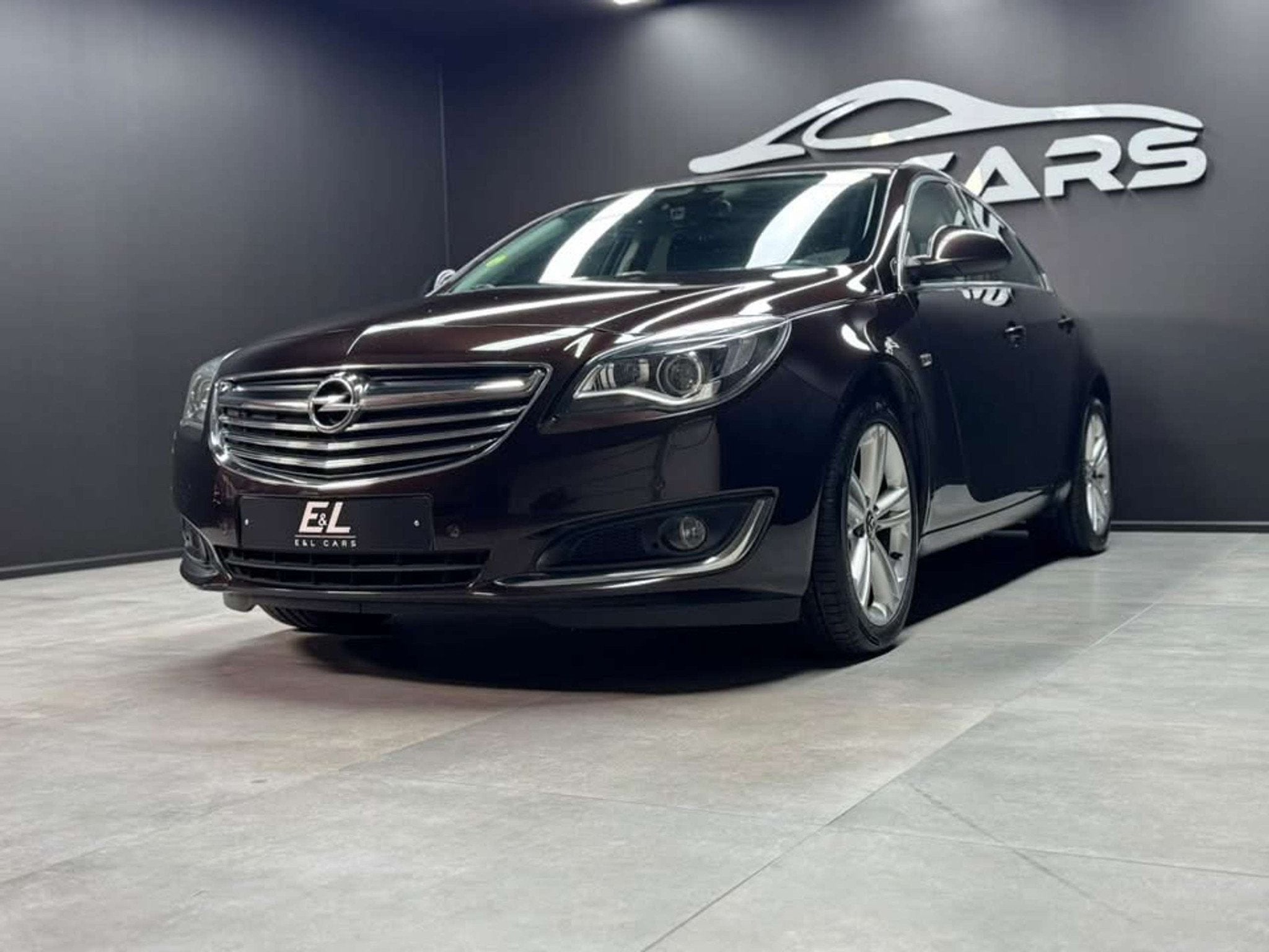 Opel Insignia Insignia 2.0 CDTi ECOTEC Cosmo *12 mois de gar, Auto's, 4 deurs, Zwart, 4 cilinders, Bruin