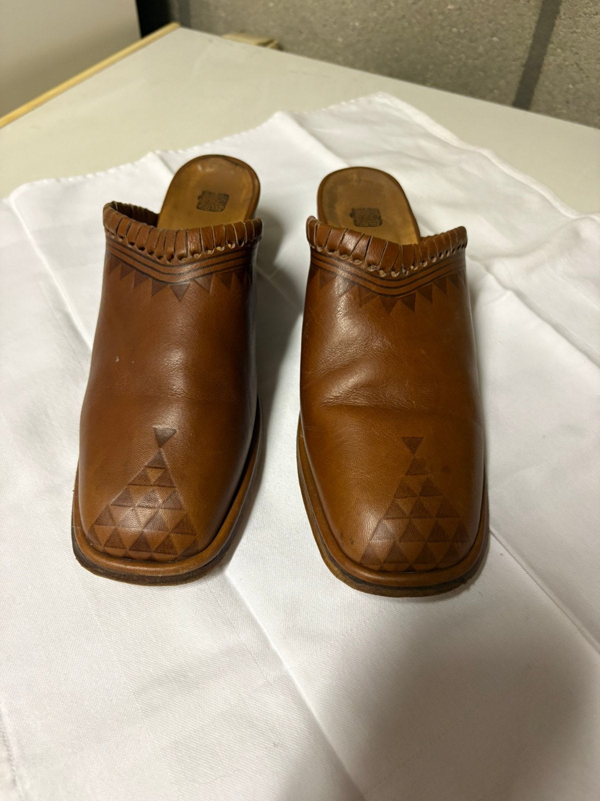 Volledig lederen dames muiltjes, mt 40, handgemaakt, Bruin, Zo goed als nieuw, Sandalen of Muiltjes, Ophalen of Verzenden