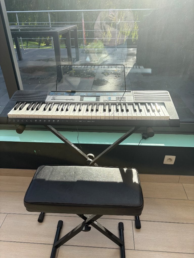 Synthétiseur Casio LK-136, Musique & Instruments, Comme neuf, Enlèvement, Avec pied, 61 touches