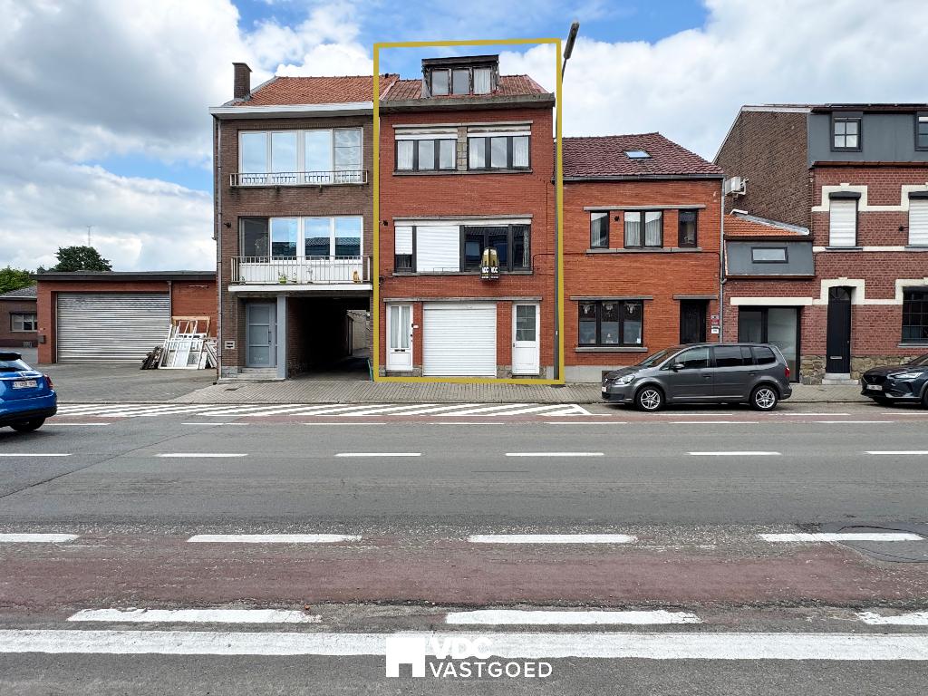 Te renoveren woning met werkplaats en garage, Immo, Tot 200 m², 3 kamers, Tussenwoning, Provincie Limburg