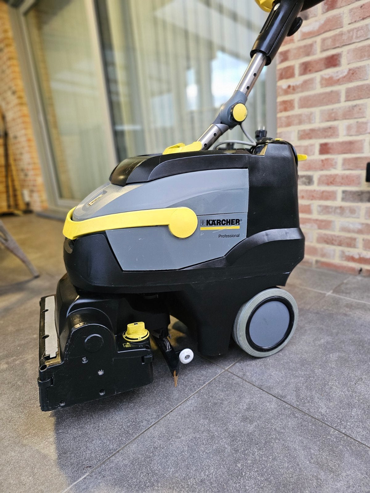 Kärcher BR 35/12C Professional Schrobzuigmachine op batterij, Ophalen of Verzenden, Zo goed als nieuw, Schrobmachine