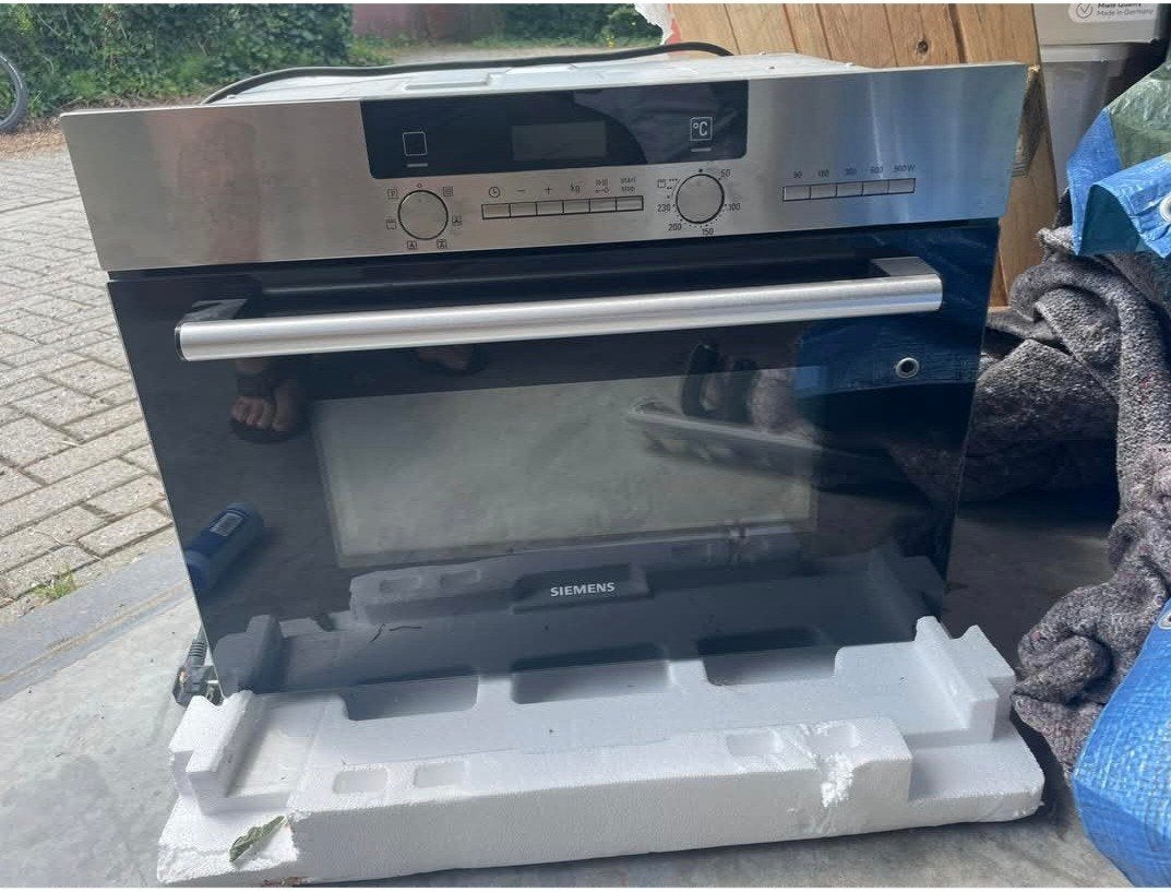 Siemens inbouw combi oven
lichte gebruiksporen, Electroménager, Fours, Encastré, Siemens, Enlèvement, 45 à 60 cm