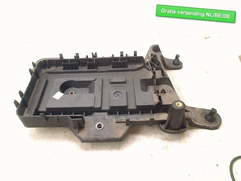 BAC A BATTERIE Volkswagen Golf VI (5K1) (1K0915333), Autos : Pièces & Accessoires, Volkswagen, Volkswagen AG, Utilisé, Kundenbetreuung@volkswagen.de