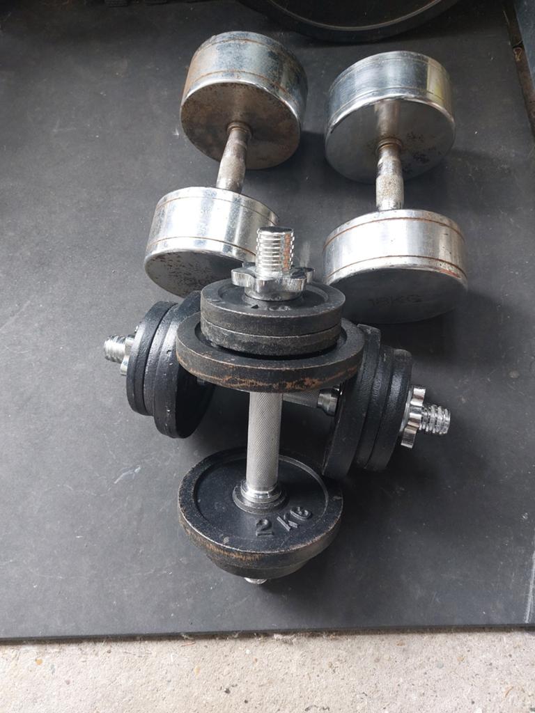 Dumbells

2x10kg
1x 18kg
1x20kg, Sport en Fitness, Fitnessmaterialen, Ophalen, Gebruikt, Benen, Dumbbell