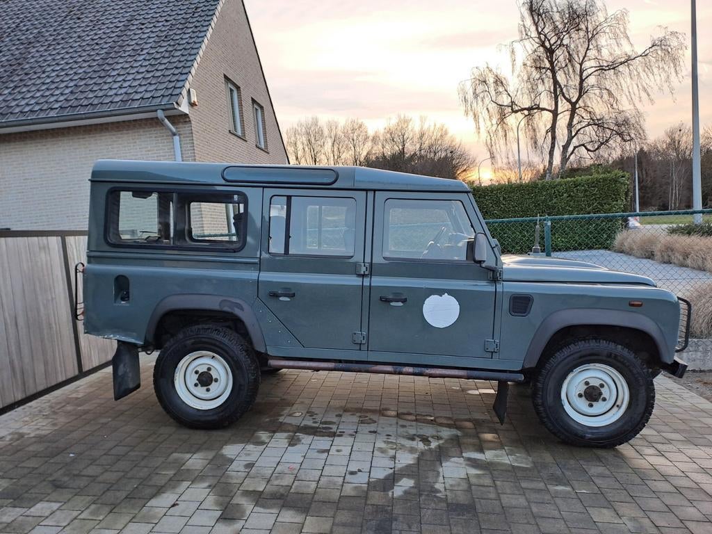 Land Rover Defender 110 Puma 2010, Achat, Boîte manuelle, Noir, 5 portes