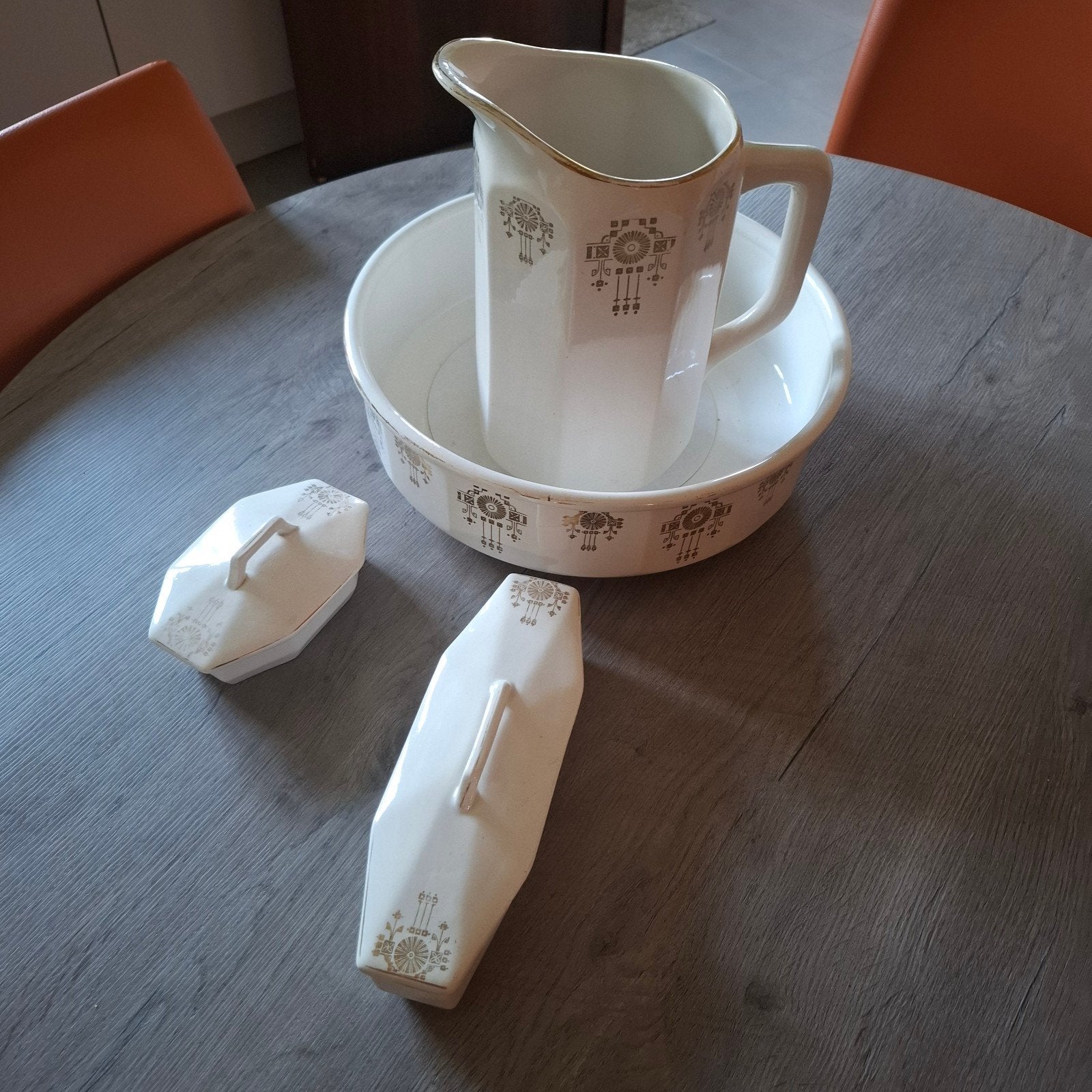 Antieke decoratieve oude wasset, Enlèvement