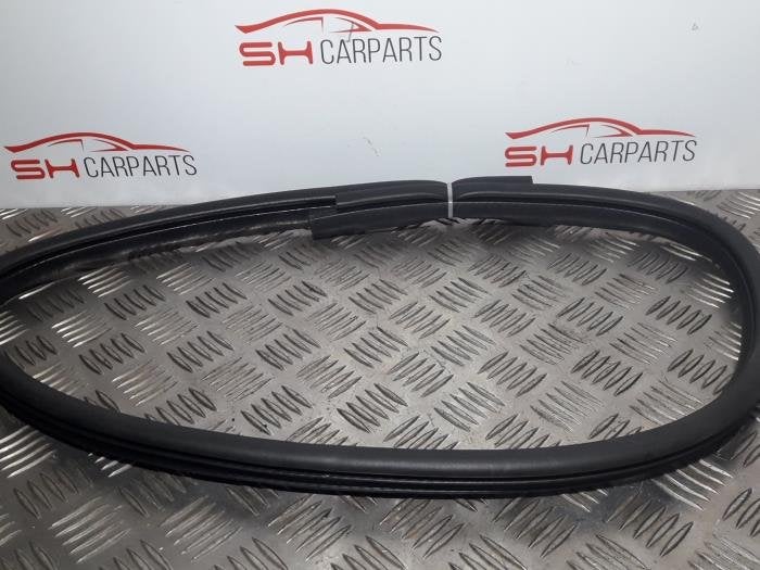 Joint caoutchouc portière 4portes arrière droite d'un Opel, Autos : Pièces & Accessoires, -, Opel, 3 mois de garantie, Utilisé