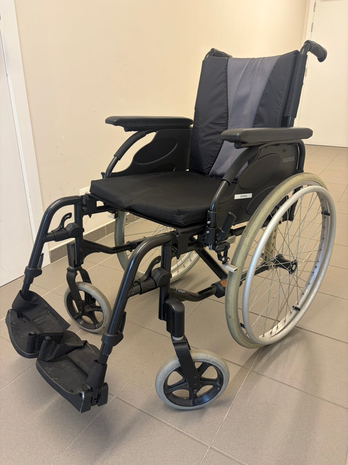 Chaise roulante, Ophalen, Zo goed als nieuw
