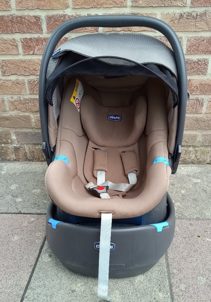 Siège-auto Chicco avec base de fixation, Enfants & Bébés, Sièges auto, Enlèvement, Comme neuf, Chicco, Dossier amovible