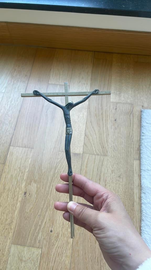 Jezus aan het kruis kruisje, Enlèvement