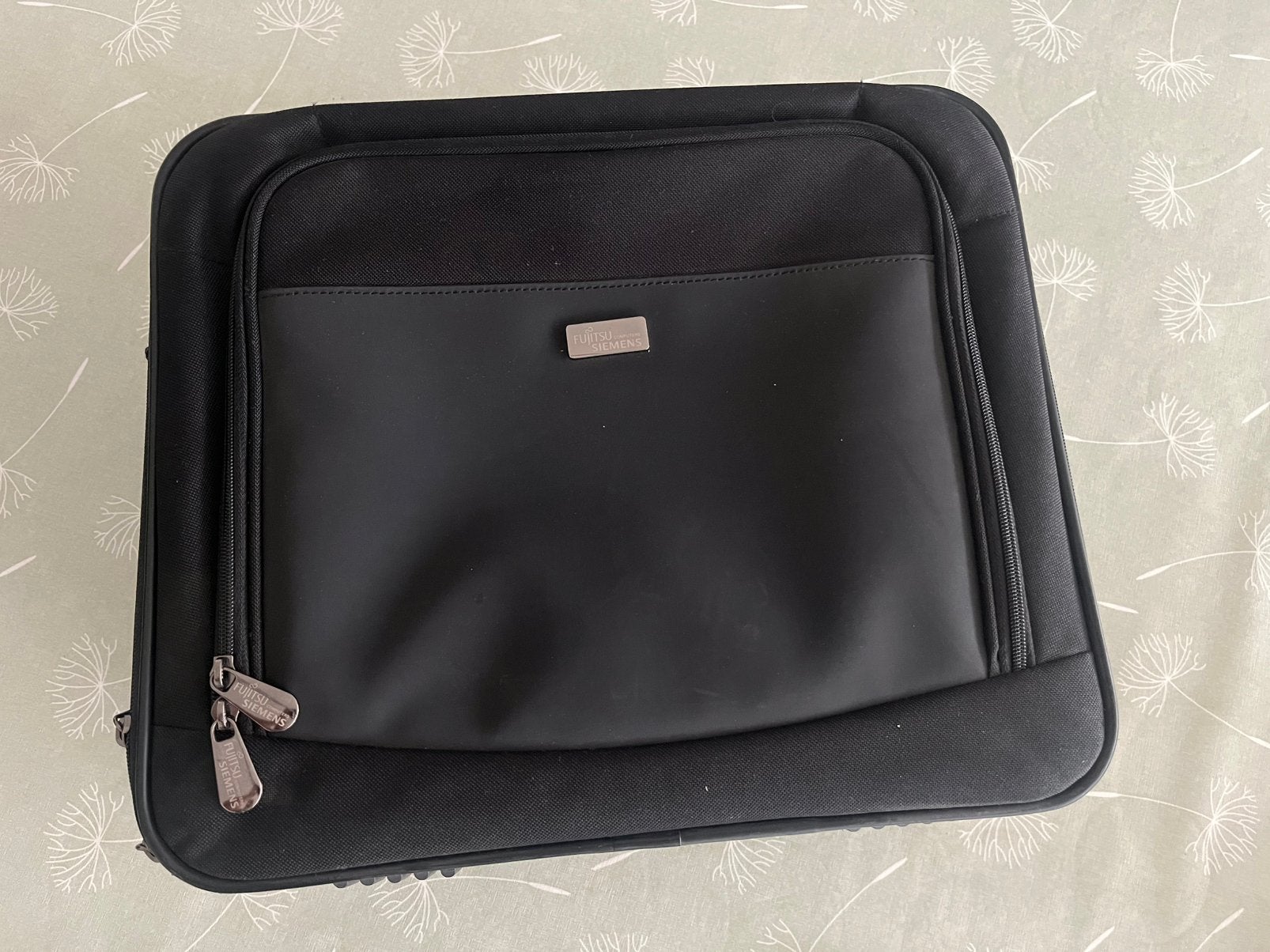 Fujitsu siemens laptoptas, Ophalen, Zo goed als nieuw, Zwart