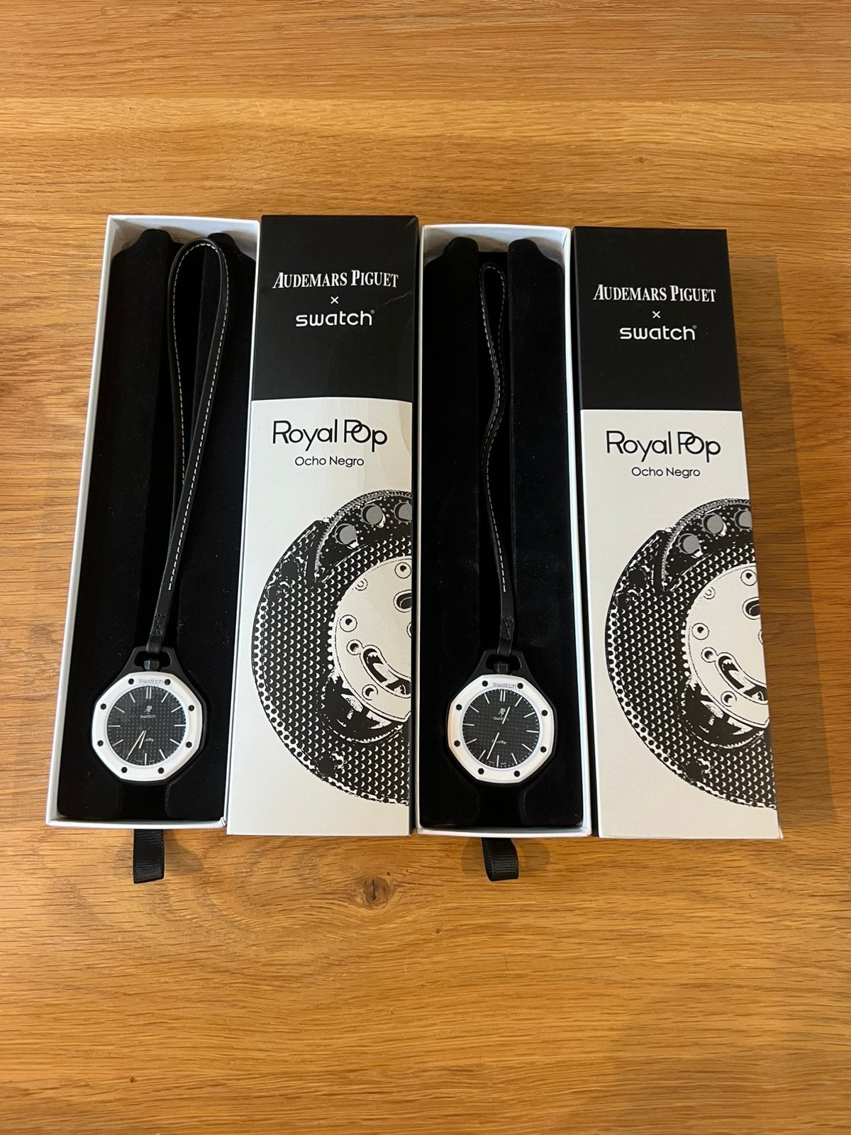 lot de 2 montres royal pop collaboration swatch x AP, Envoi, Comme neuf, Swatch
