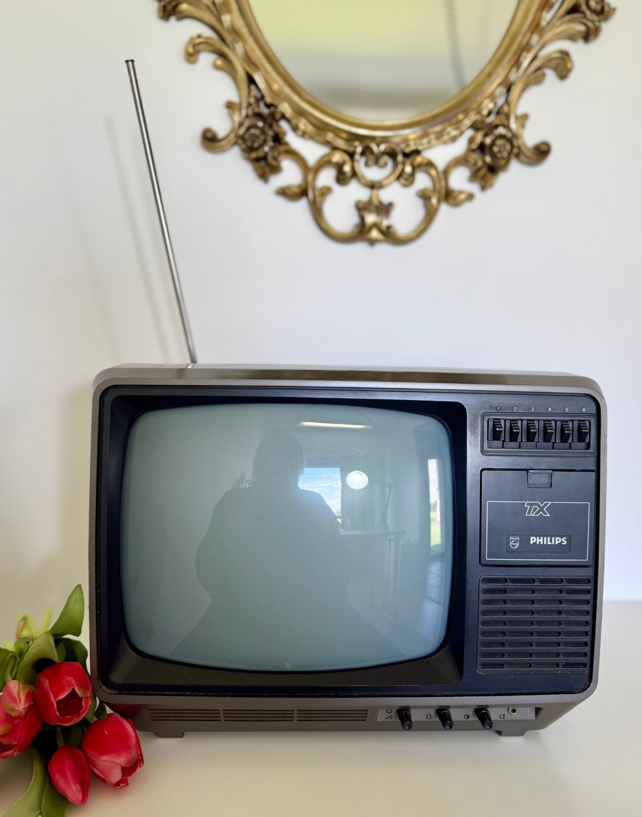 Philips jaren 70-80 draagbare tv, Ophalen