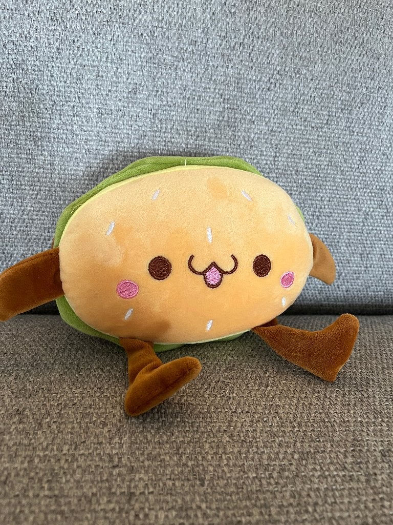 Knuffel/pluche hamburger met pootjes, Ophalen of Verzenden, Zo goed als nieuw