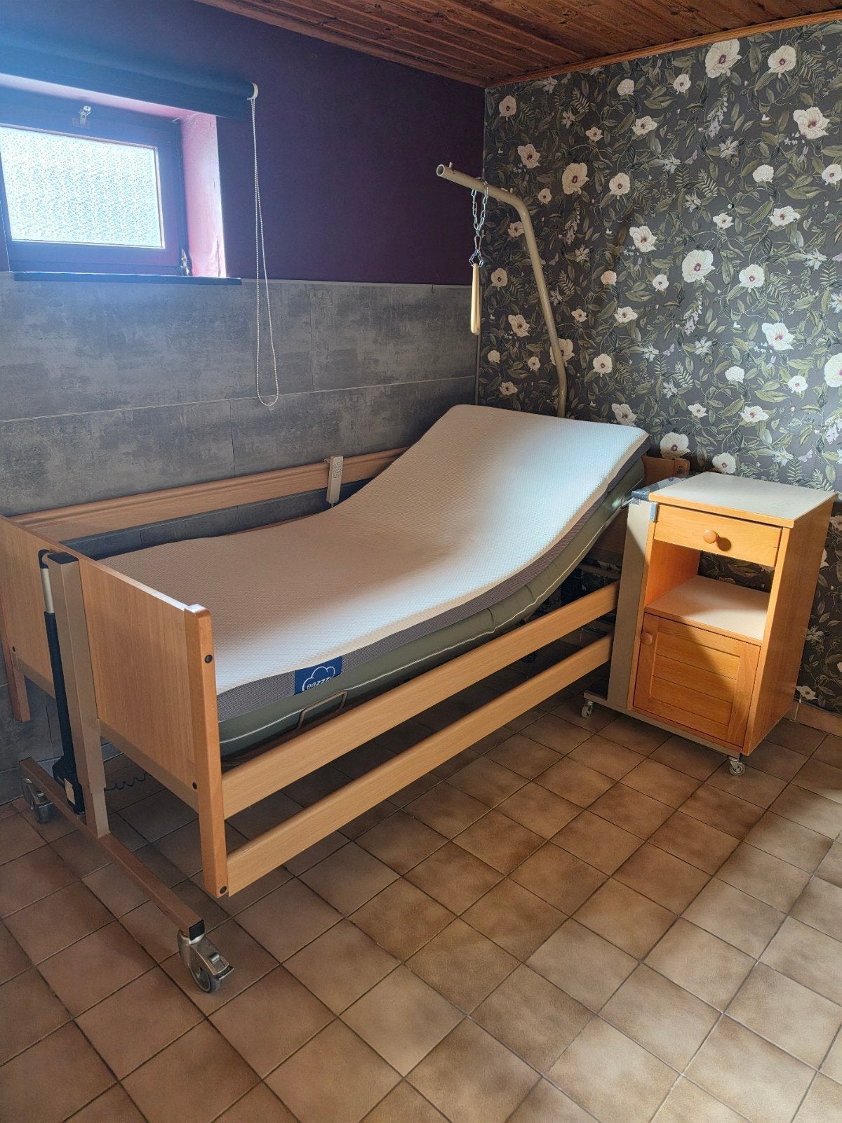Lit de soins électrique/lit de soins surélevé et lit de soin, Maison & Meubles, Enlèvement, Comme neuf, Une personne