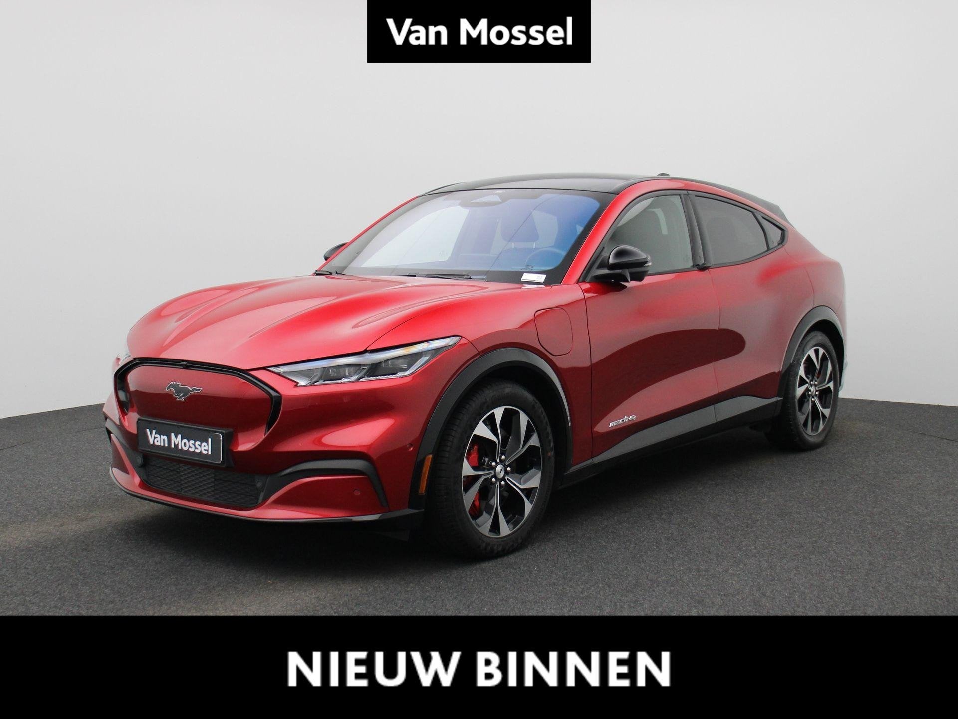 Ford Mustang Mach-E AWD 75 kWh (automatique), Rouge, 750 kg, Entreprise, 5 portes