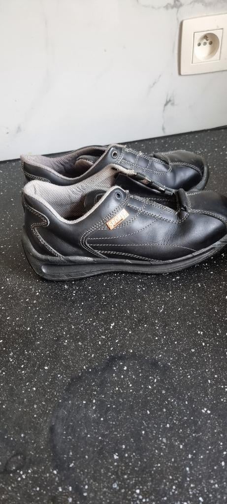 Chaussures de sécurité le Maître, Enlèvement