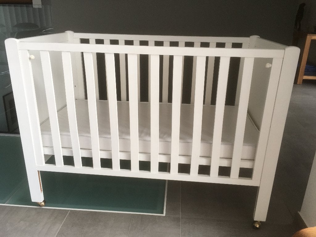 Kinderbedje, Huis en Inrichting, Slaapkamer | Bedden, Ophalen, Wit, 190 cm of minder, Modern