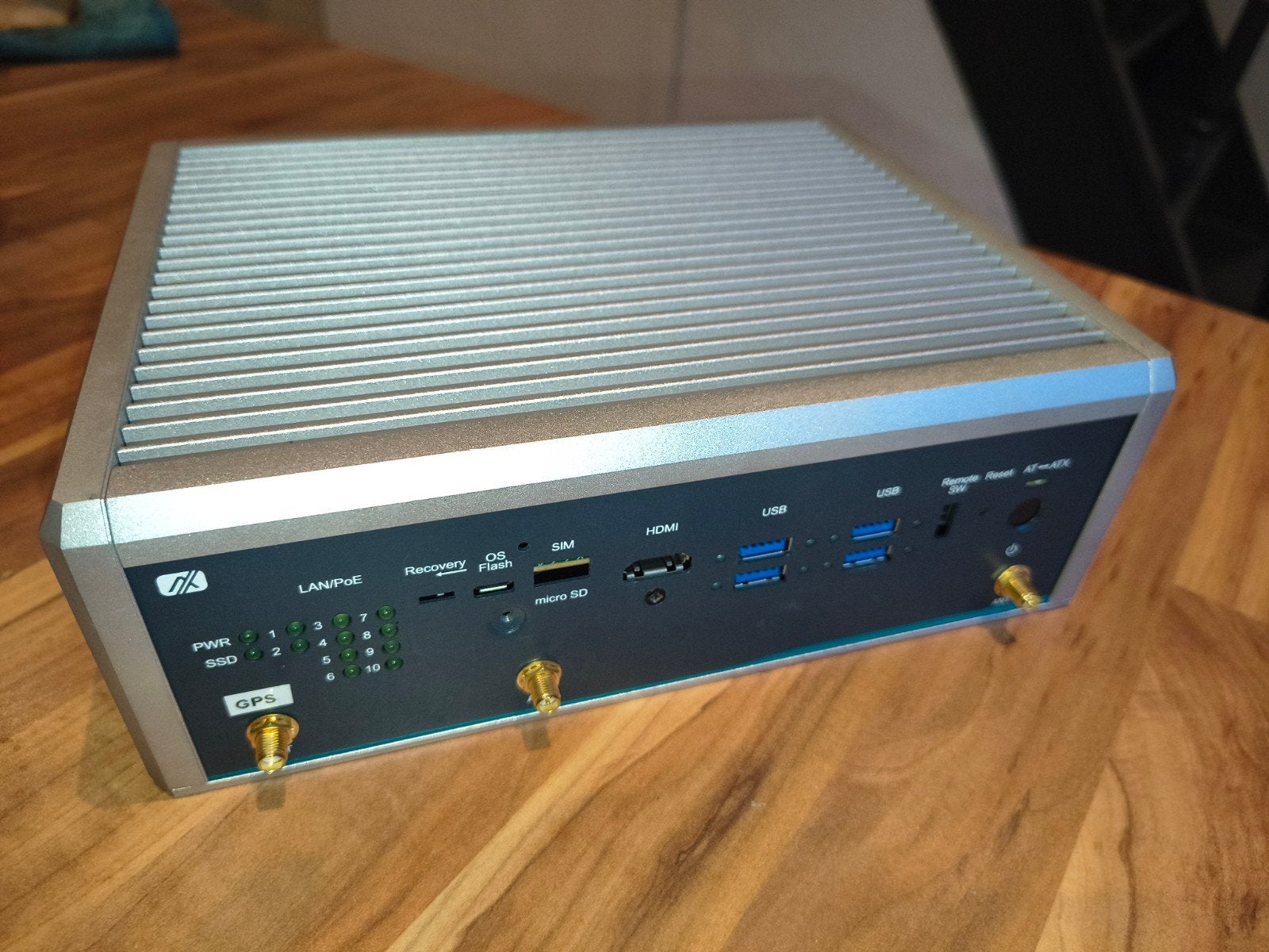 Axiomtec fanless edge AI pc, Ophalen of Verzenden, Gebruikt