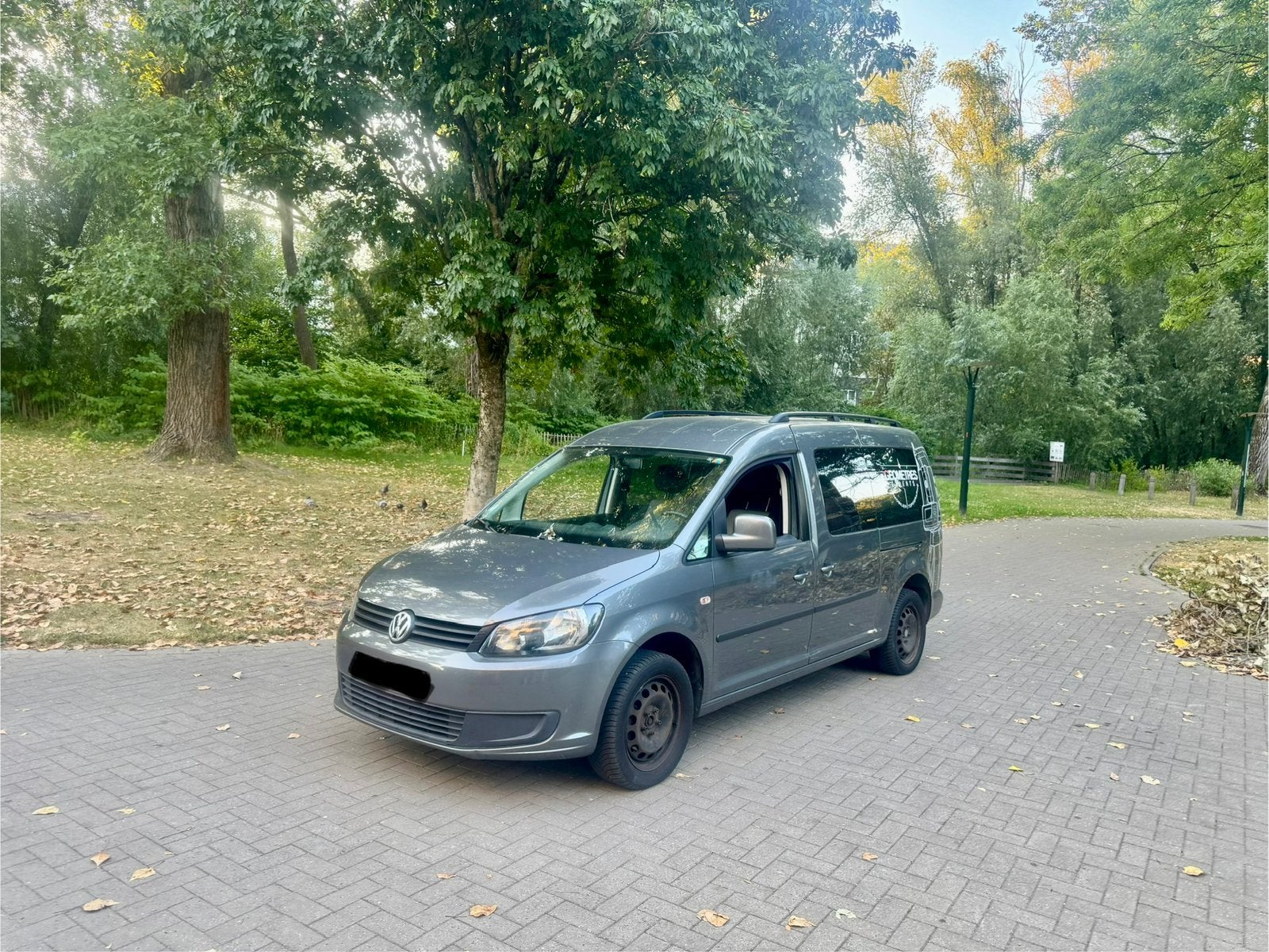 Volkswagen Caddy Maxi 1.6TDi, Auto's, 4 cilinders, Particulier, Zilver of Grijs, Velours