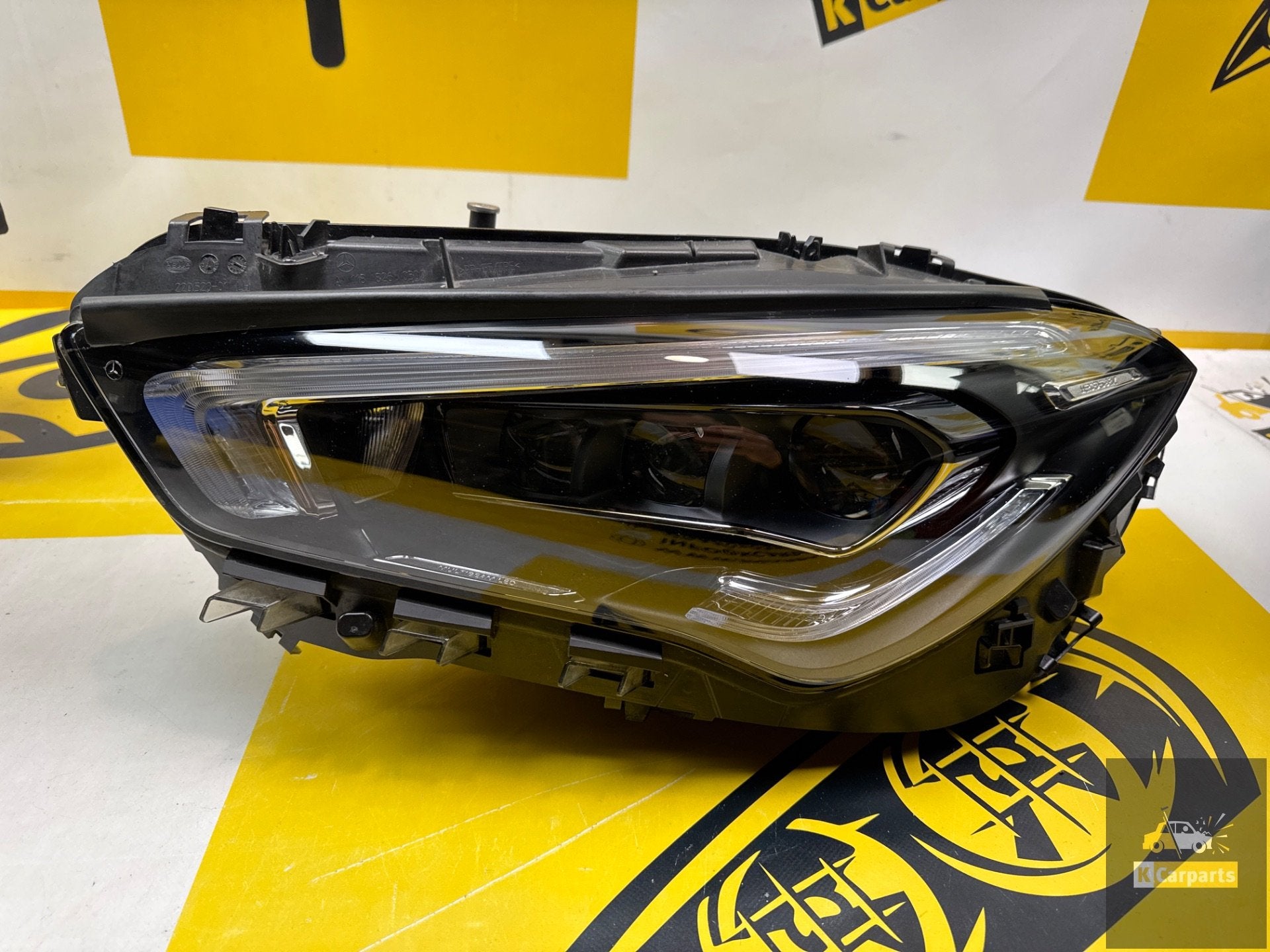 Phares avant LED multifaisceaux pour Mercedes CLA C118 X118, Mercedes-Benz AG, Mercedes-Benz, Utilisé, Mercedesstrasse 120
70372  Stuttgart, DE