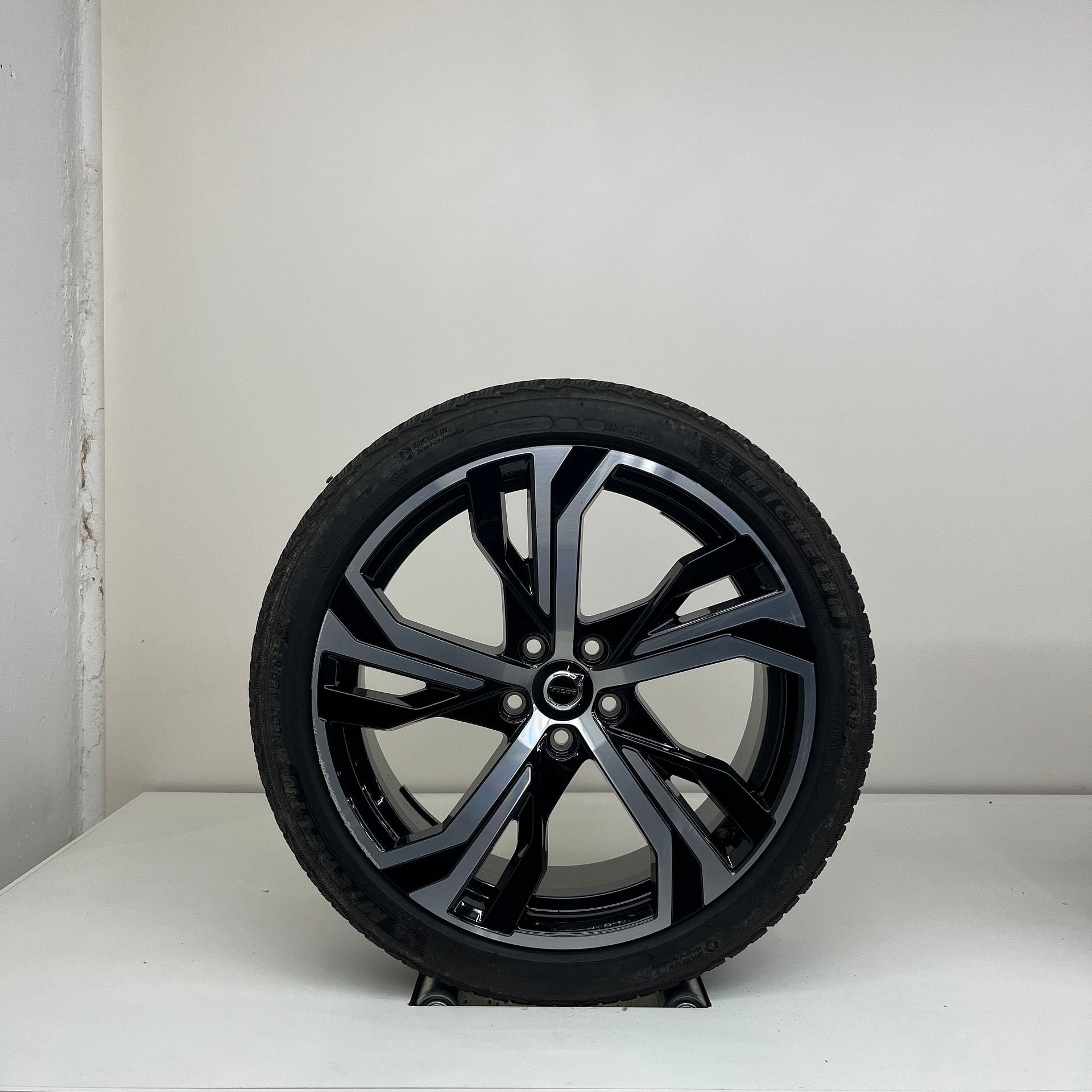 Volvo V60 - 19 inch - winterbanden, Autos : Pièces & Accessoires, Pneus & Jantes, Pneus et Jantes, Pneus hiver, Enlèvement ou Envoi